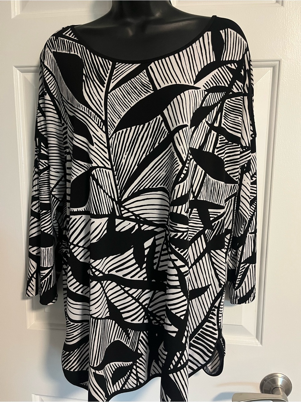 Black & White Abstract Leaf Print Tunic Top Size Large New Without Tags